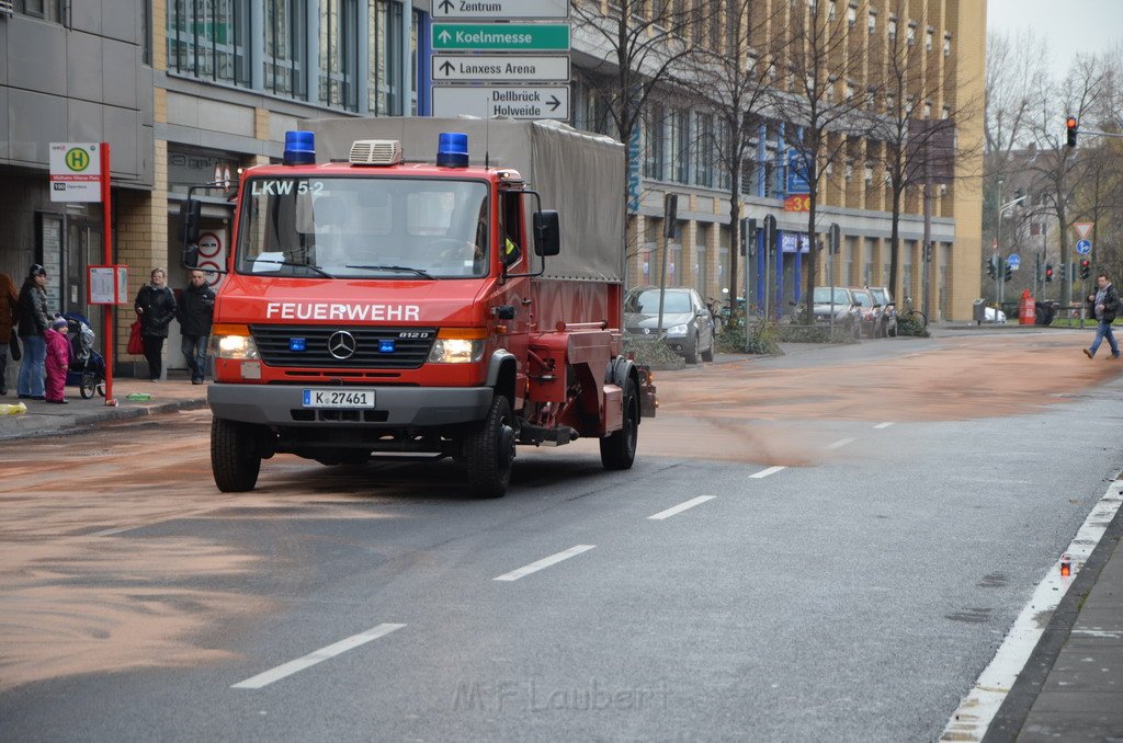 Stadtbus fing Feuer Koeln Muelheim Frankfurterstr Wiener Platz P377.JPG